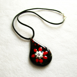 Collana con pendente nero con gocce rosse e murrina