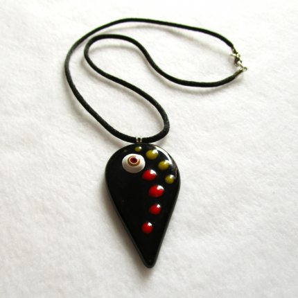 Collana con pendente nero