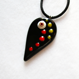 Collana con pendente nero